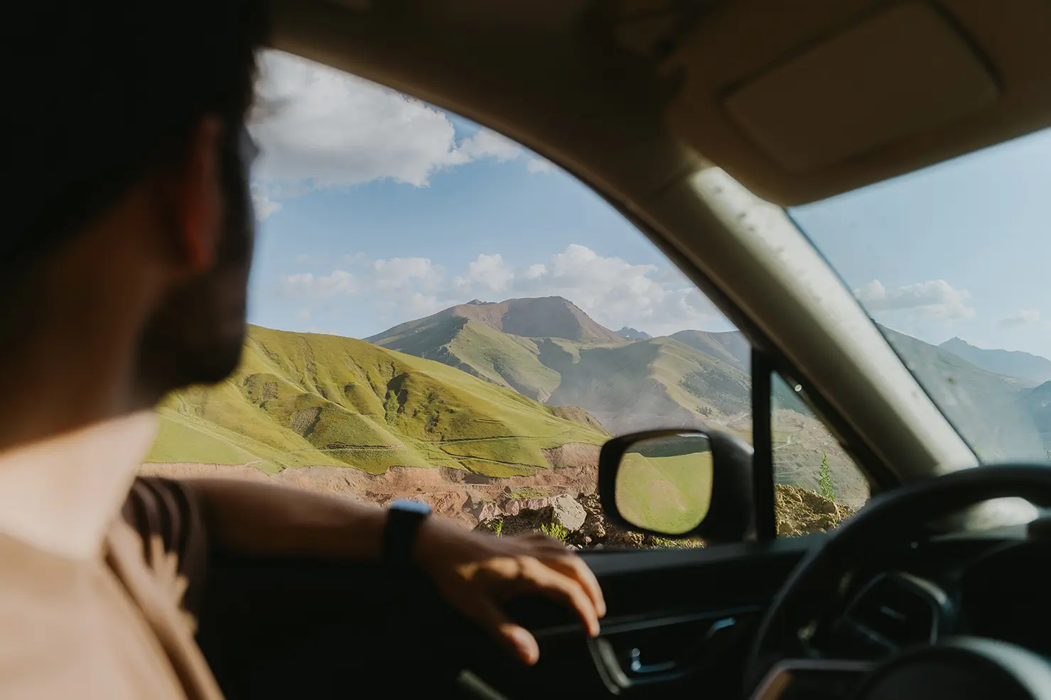 Uitzicht vanuit de 4x4 tijdens de rondreis door Kirgizië met Kyrgyzstan Nomads