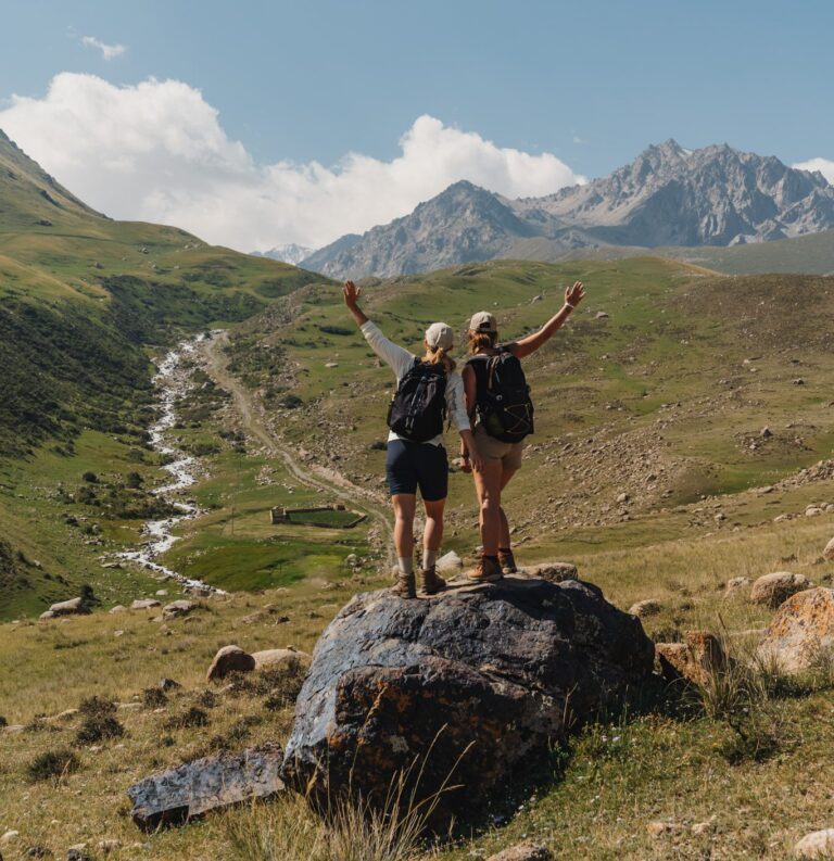 2 women hiking in the mountains